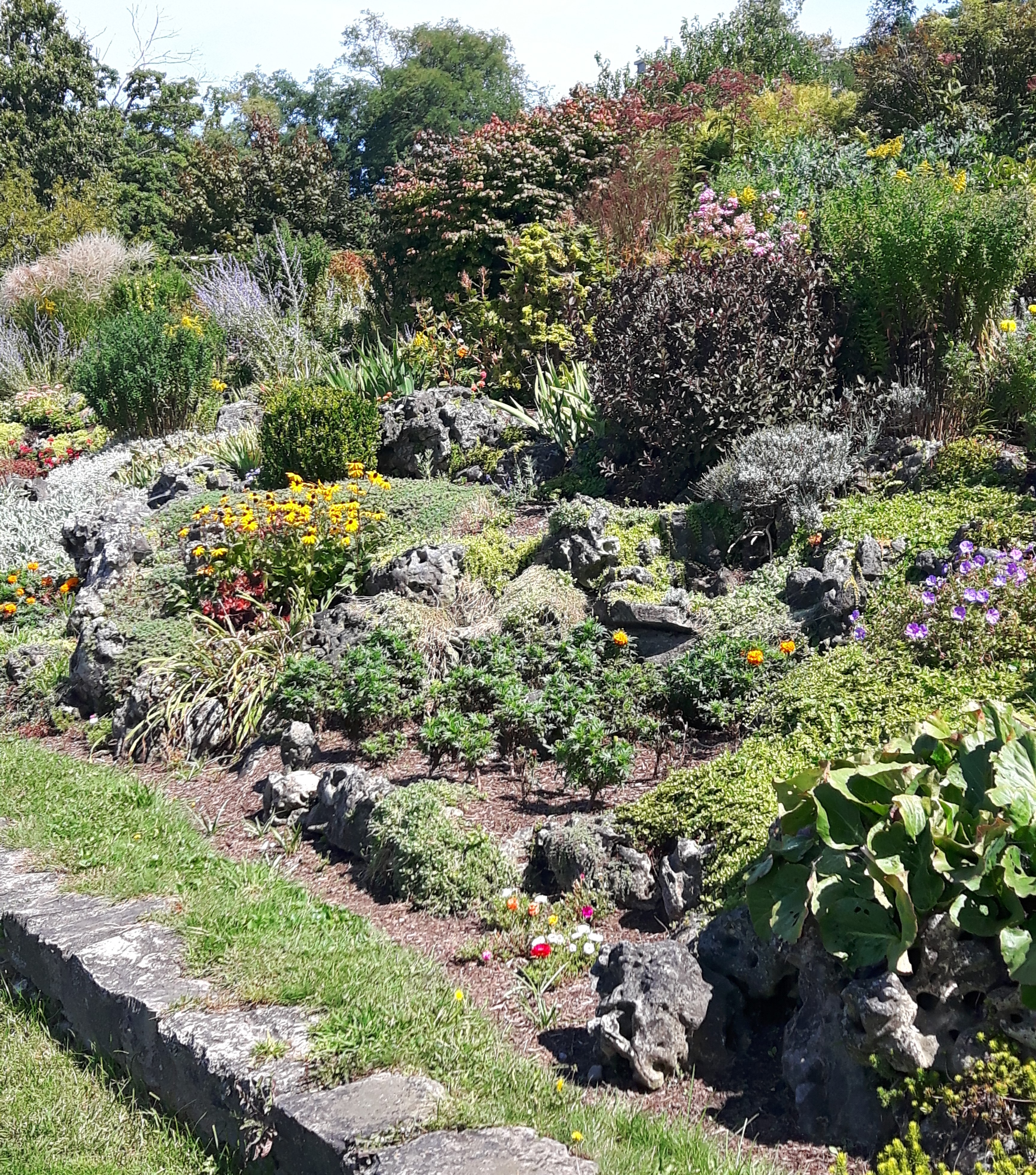 The Kincardine Rock Garden is a magnificent spot for an outdoor wedding over-looking Lake Huron 