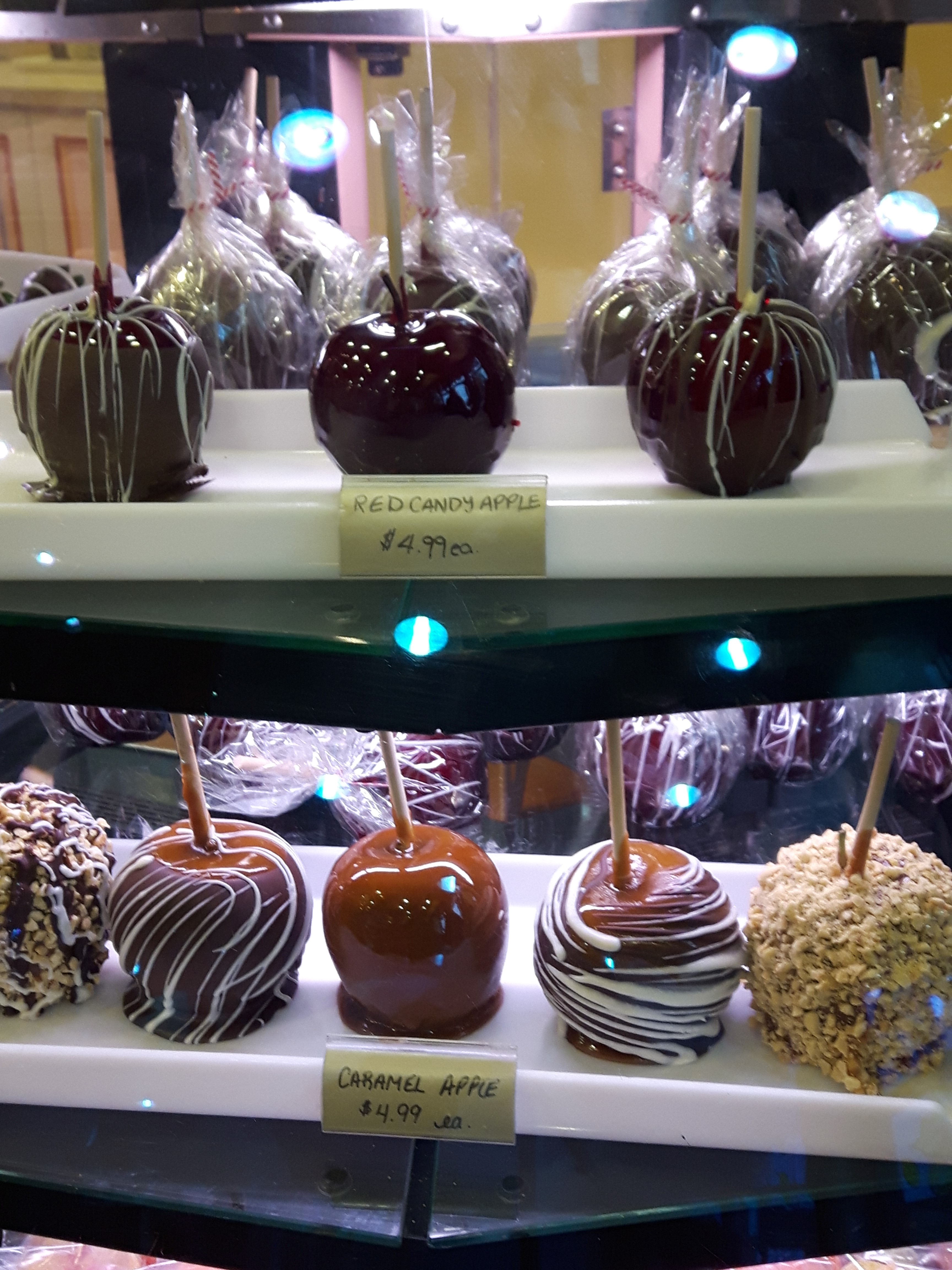 The fudge factory in Niagara Falls is a must for the lover of candy apples