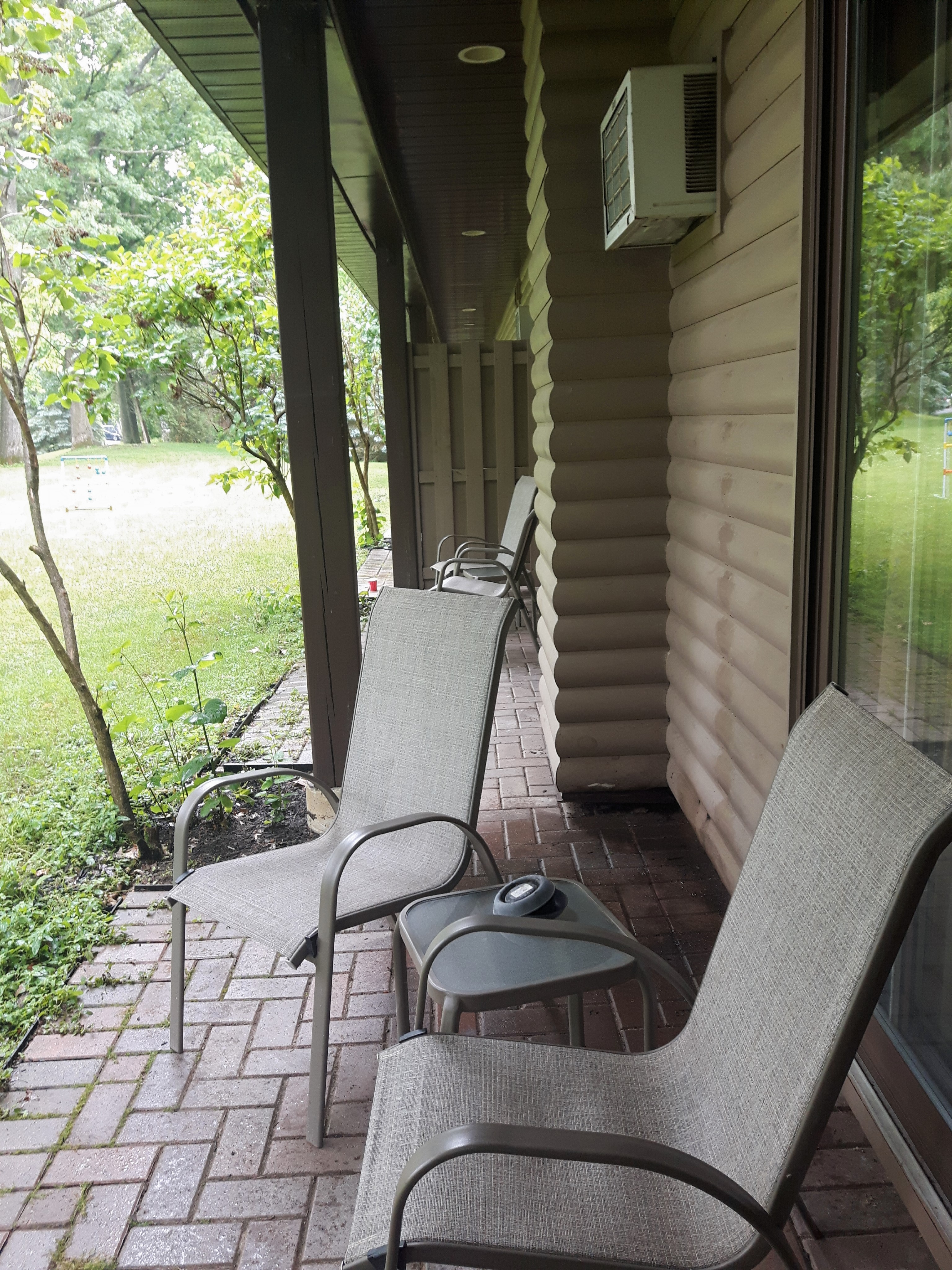 All resort rooms at the Oakwood Inn have patios