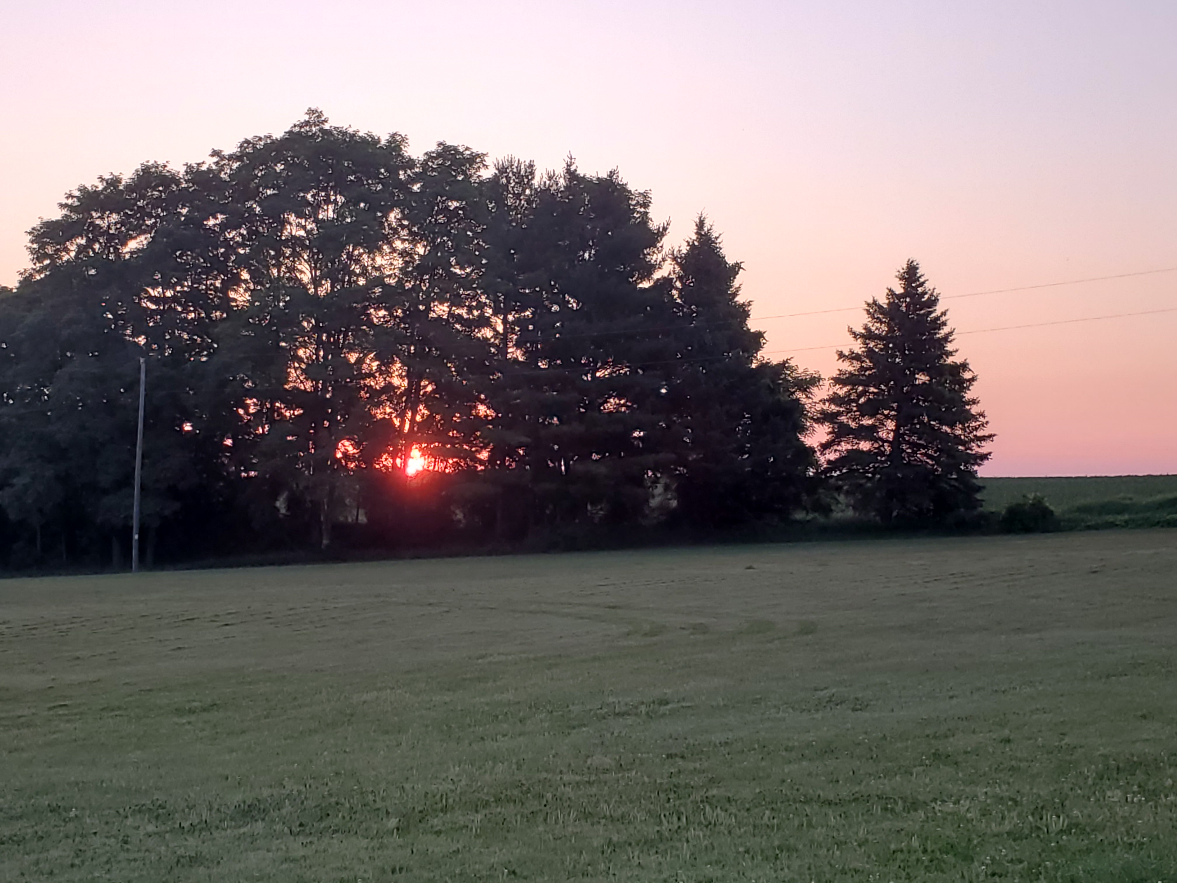 When booking a hot air balloon ride with Sundance Balloons, you will have the option of a sunrise or sunset flight