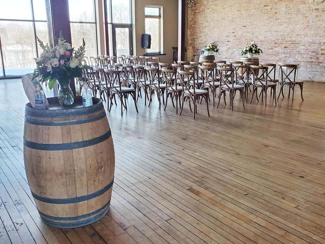 Dominion Telegraph Centre located in Paris, Ontario over-looking the Grand River is the perfect wedding venue