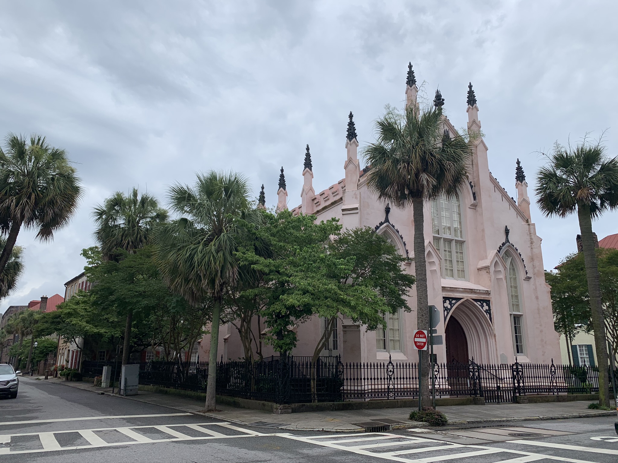 Charleston, South Carolina is packed full of history, making it a popular summer destination for female solo travellers