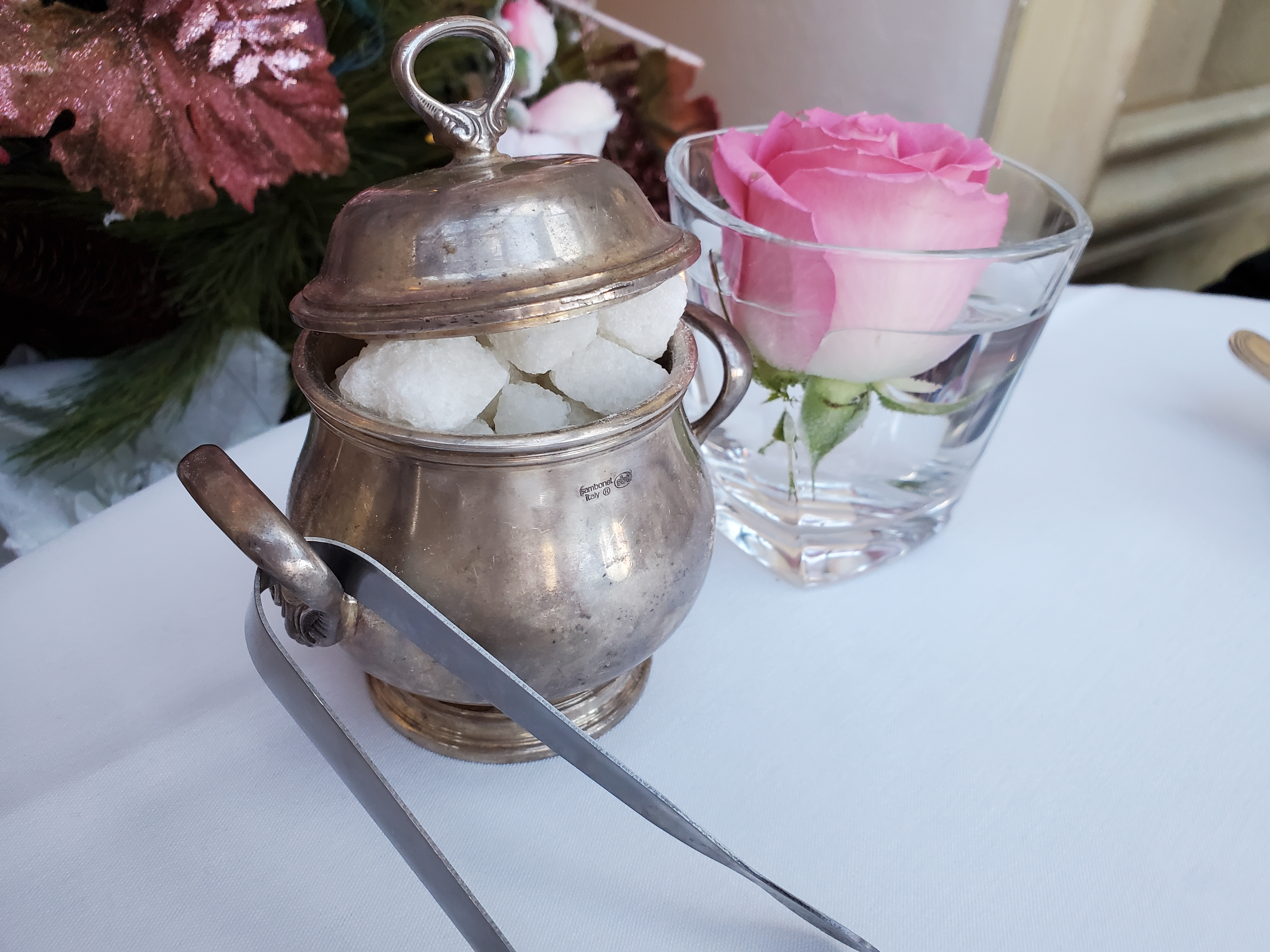 Dainty sugar cubes provide an extra sweetness to the tea and the smell of roses create a romantic atmosphere for High Tea in Niagara on the Lake