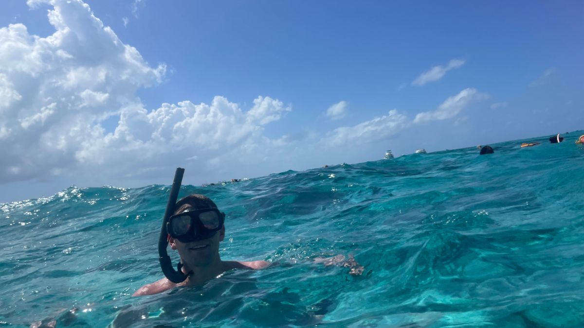 A popular activity when visiting the Cayman Islands is snorkelling with the stingrays