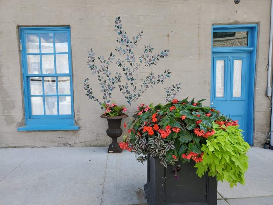 Many of the storesw in downtown Elora boast beautiful flowers at their store front