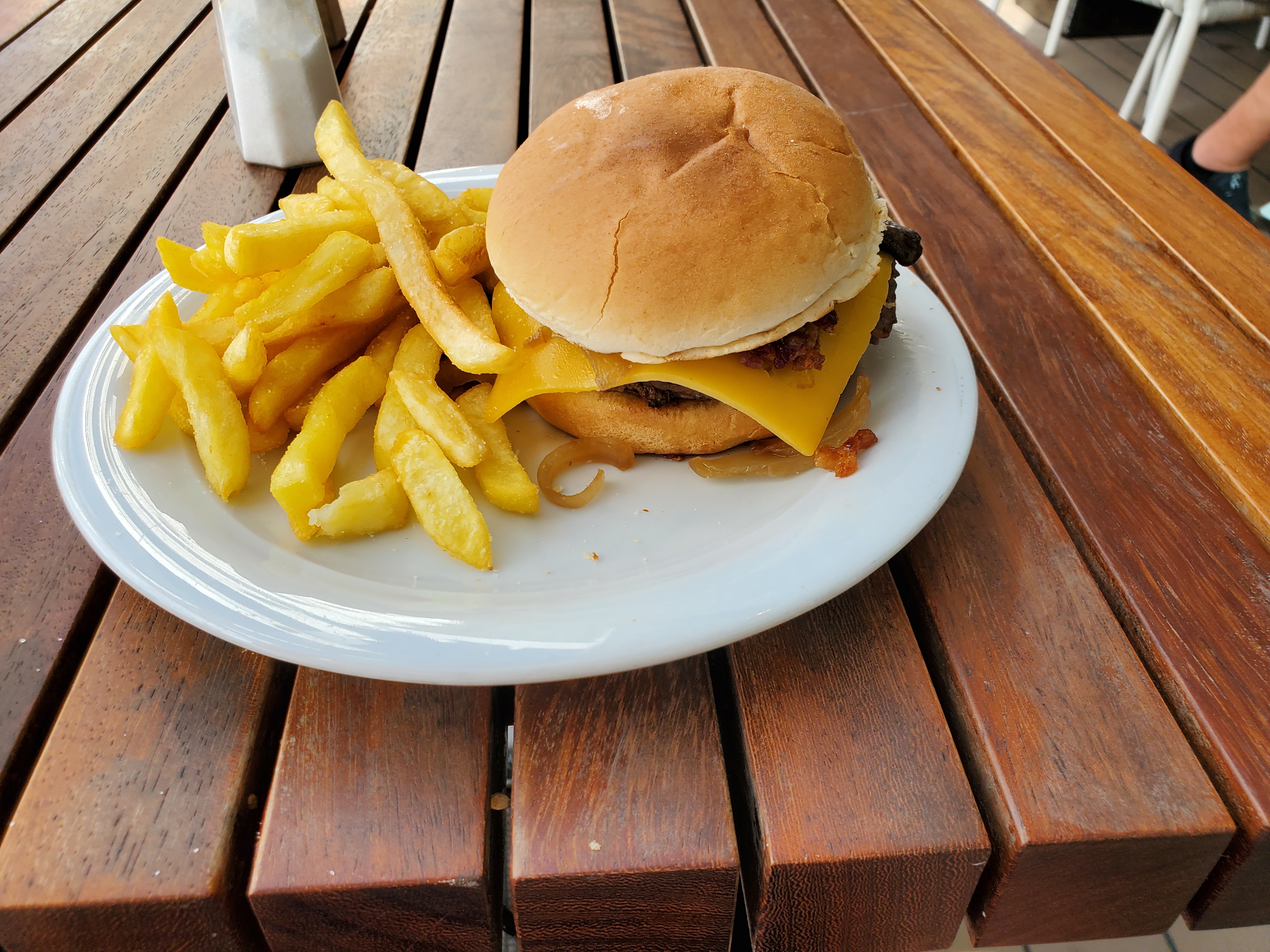 The Grill on Celebrity offers cheeseburgers, hotdogs and fries for solo cruisers seeking a quick meal