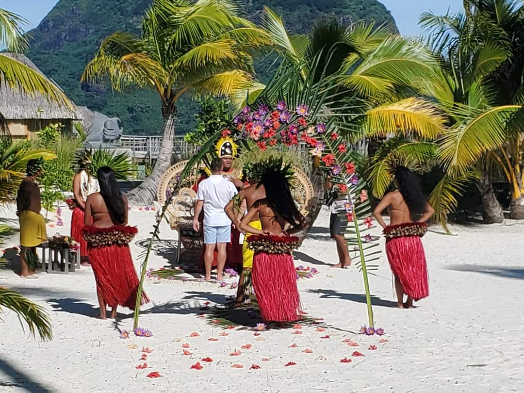 Experiencing the French Polynesian culture by attending a wedding