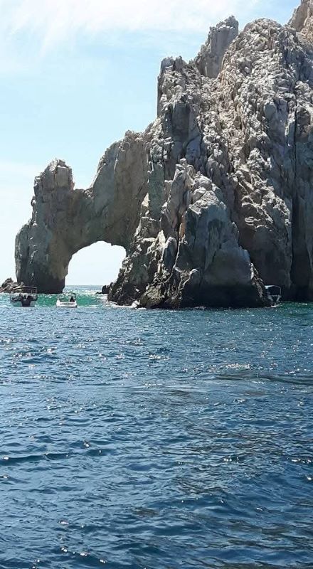 Exploring the Arches and the Sea of Cortez is the ideal day trip from Los Cabos