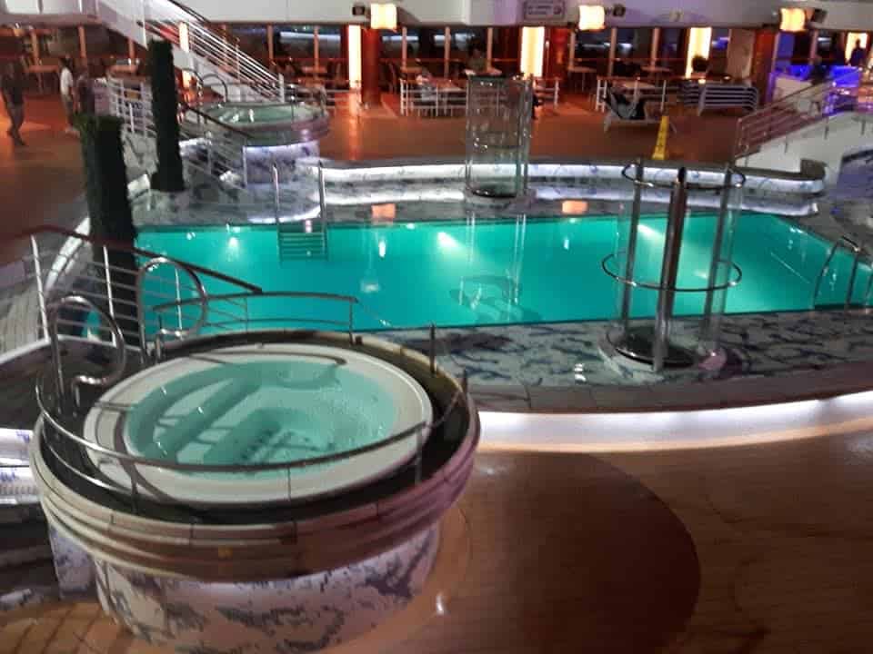The main pool and hot tub on Princess Cruises in the evening is not busy and is the best time to swim