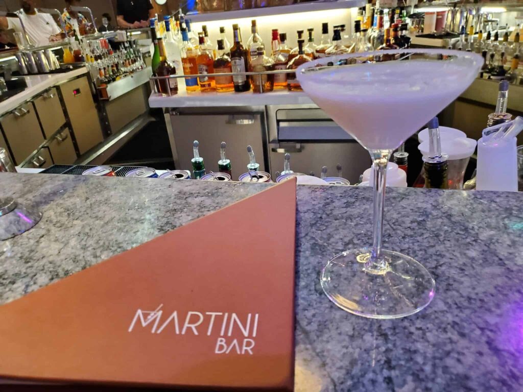 Extra's such as alcoholic beverages is one of the cons of cruising as it can become quite expensive